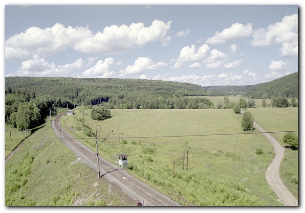 600x410 pixels (77K)