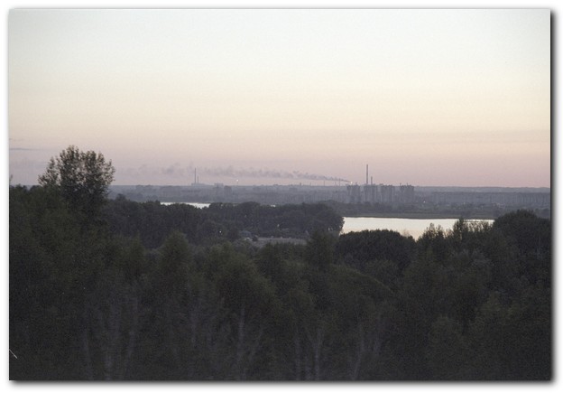 600x410 pixels (43K)