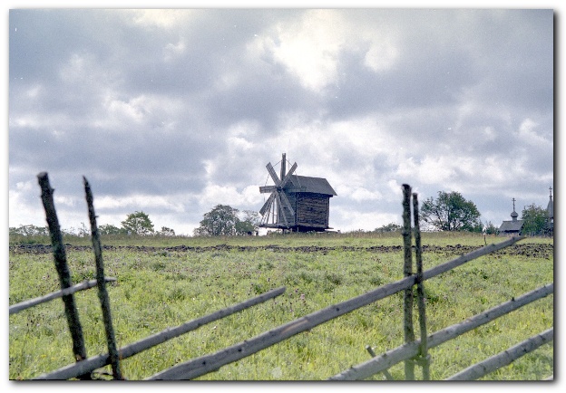 600x409 pixels (125K)