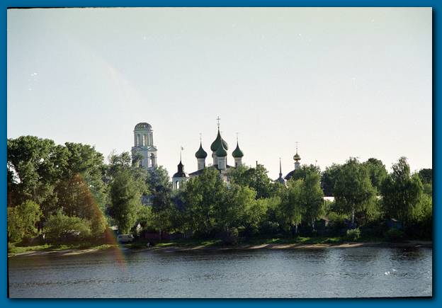 600x410 pixels (33K)